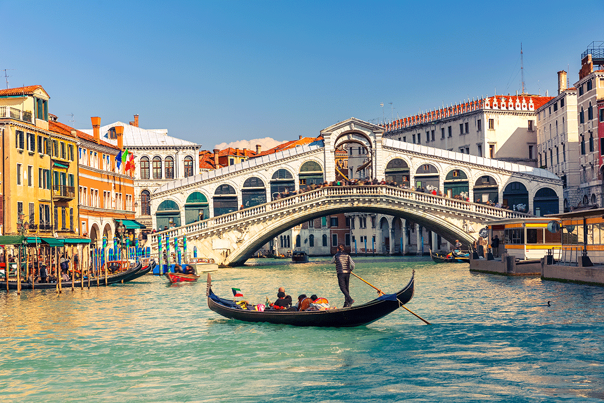 Rialto Bridge Venice - tour to italy - expat explore