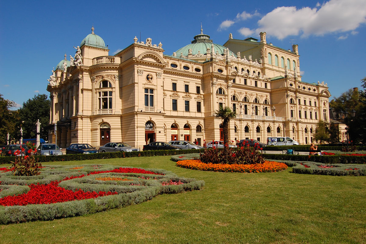 Slowackiego_Theatre_ExpatExplore