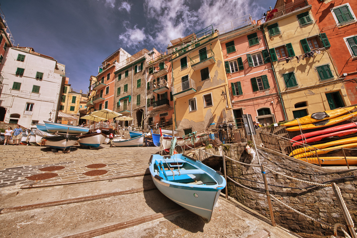 Boat_Cinque_Terre_ExpatExplore