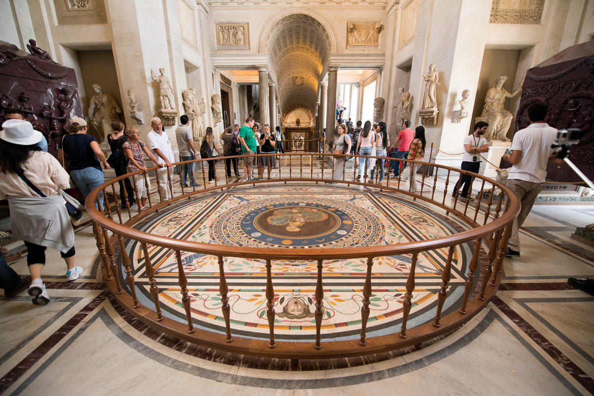 Tourists enjoying the interior of the Vatican. Interior Vatican Museum
