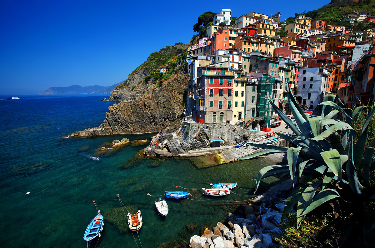 Riomaggiore_Village_Cinque_Terre_ExpatExplore
