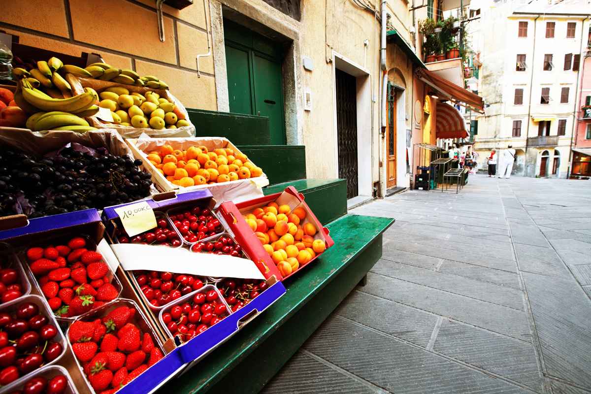 Riomaggiore_Village_Fruit_ExpatExplore