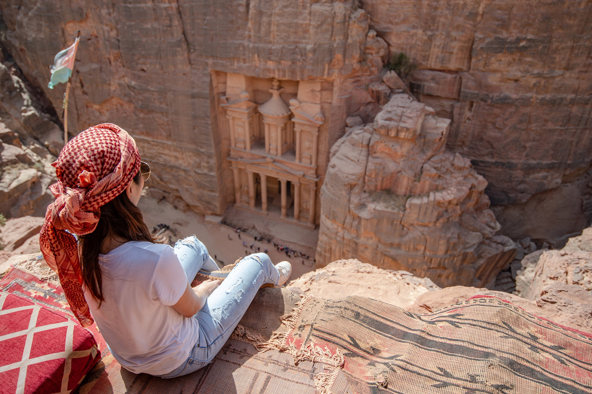 Guide to solo travel: 10 Tips from the experts