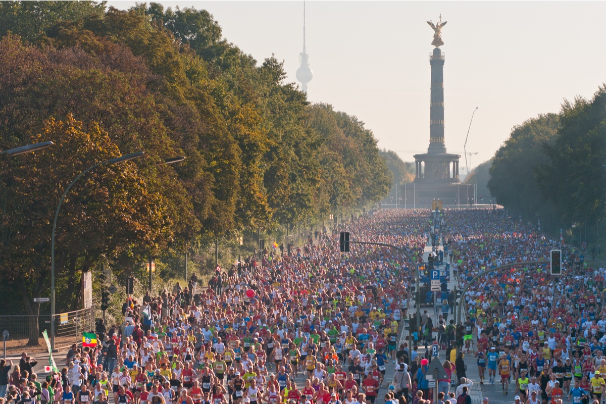 Crowds running in Berlin, epic marathons
