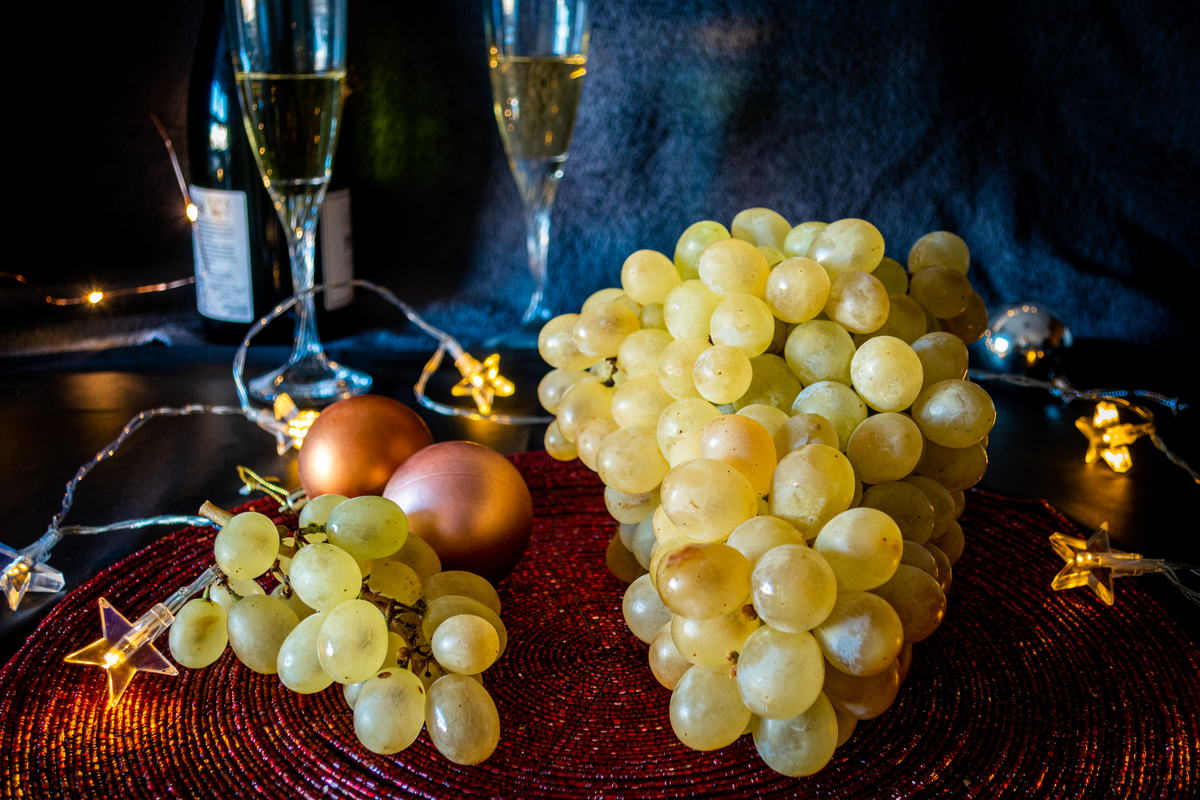 New Year’s Tradition of eating grapes in Spain