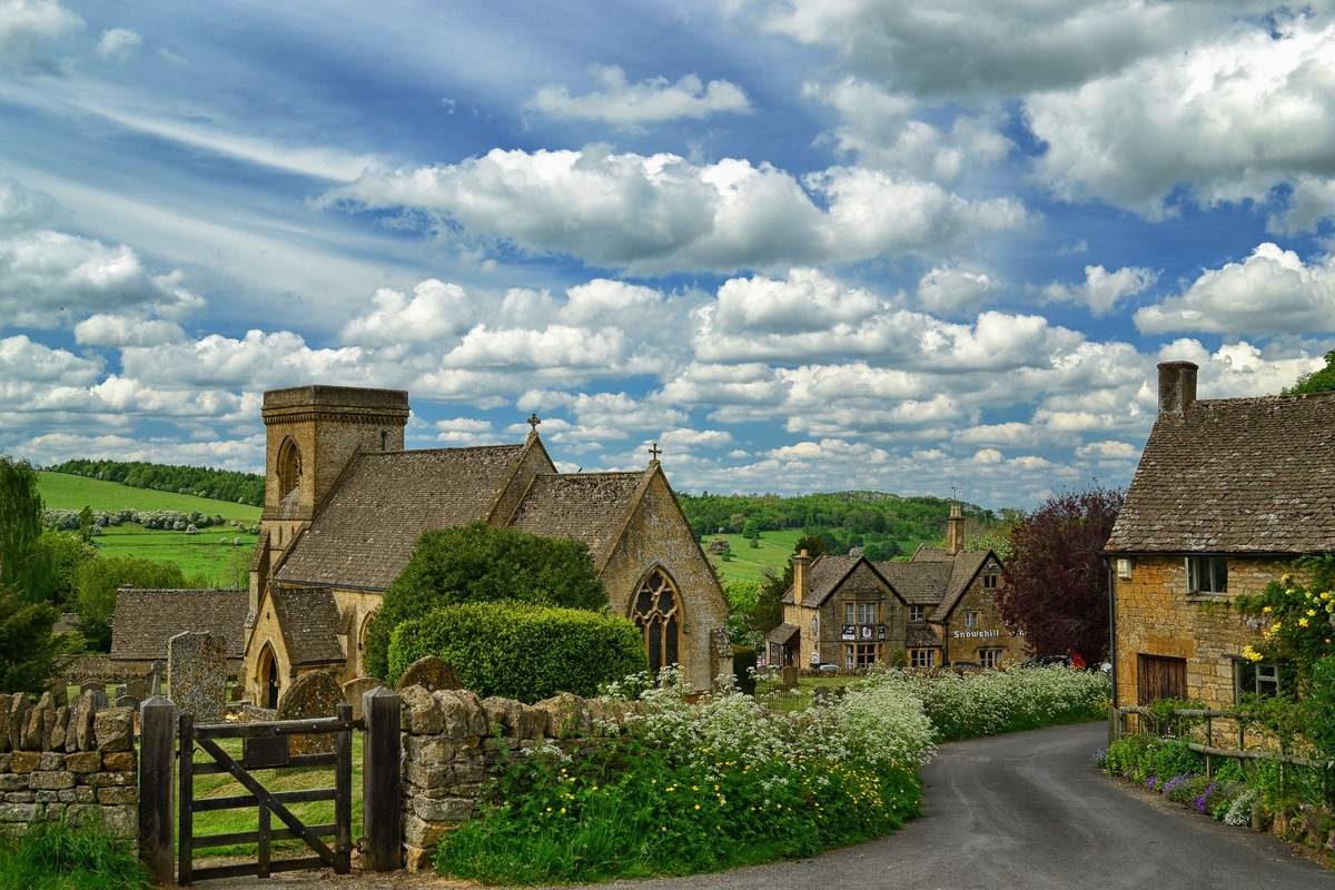 Traditional village in The Cotswolds spring walks