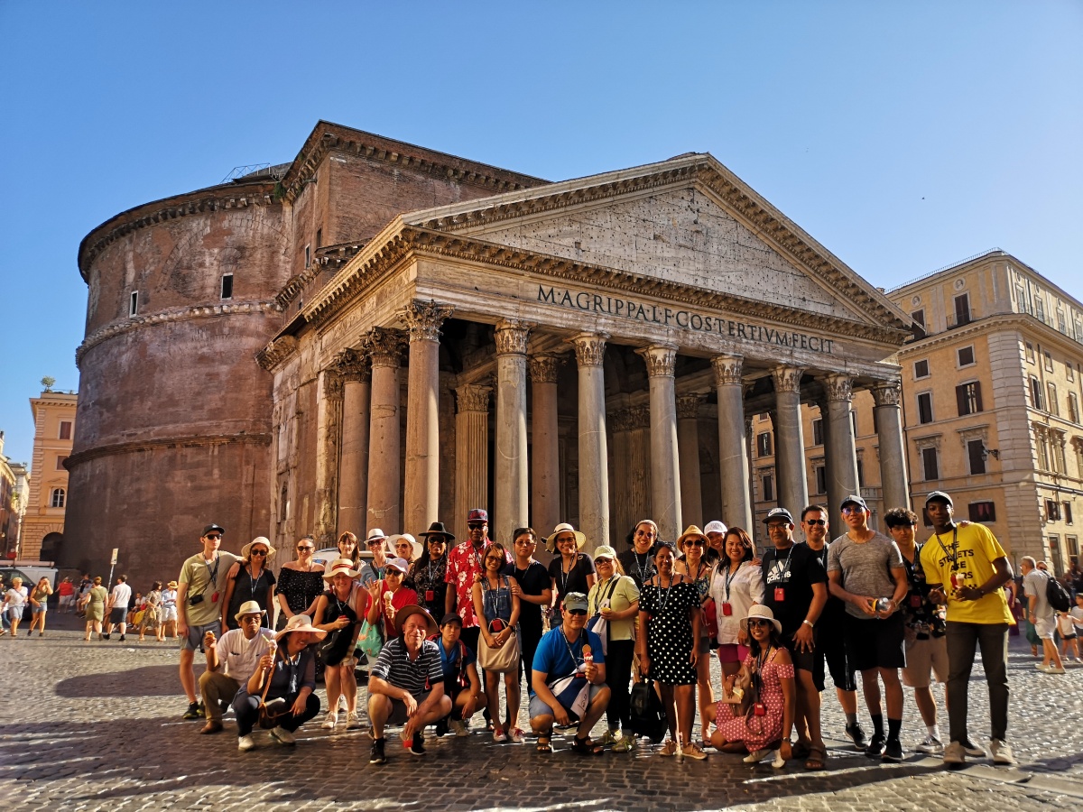 Tour group in Rome