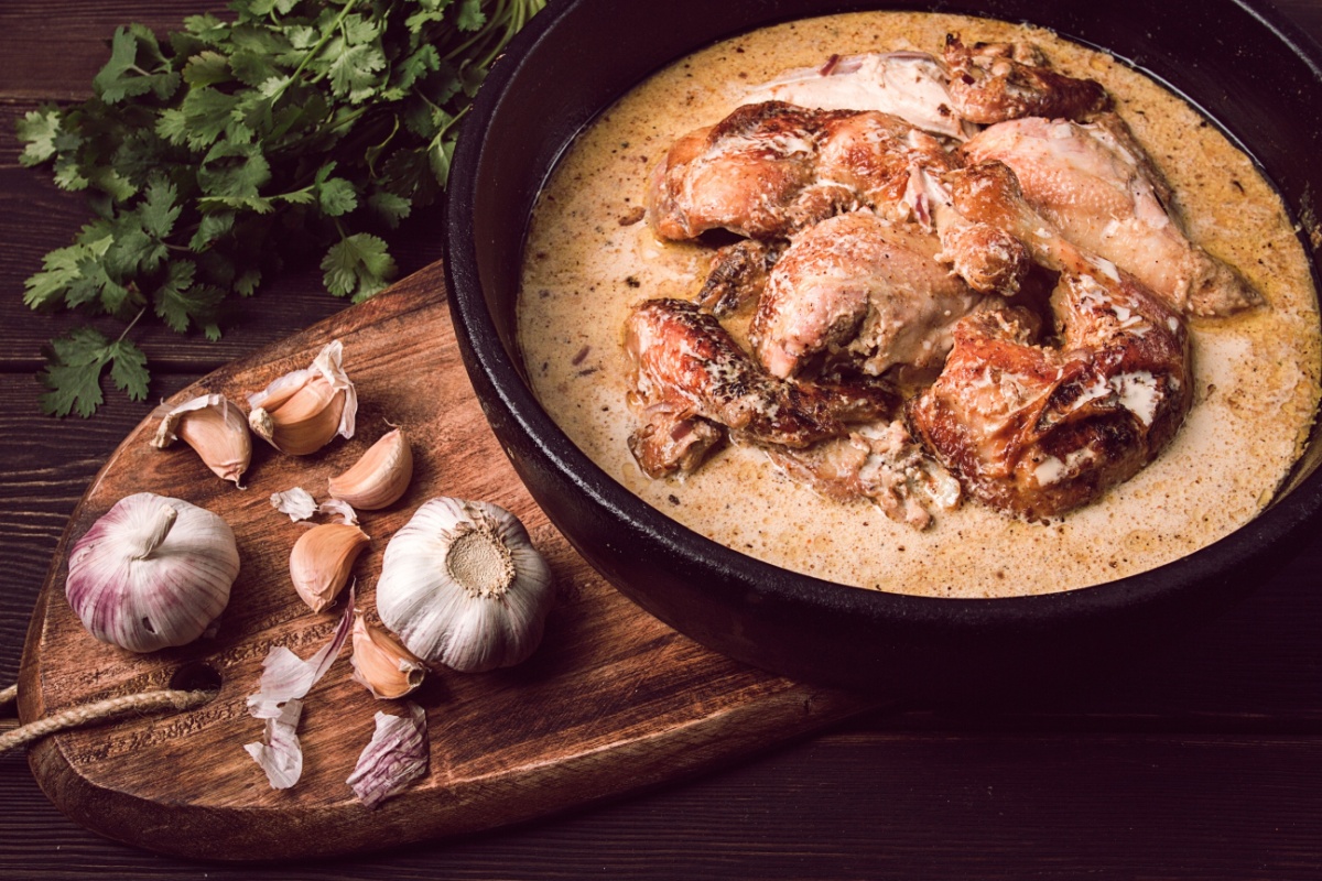 Shkmeruli, Georgian traditional food
