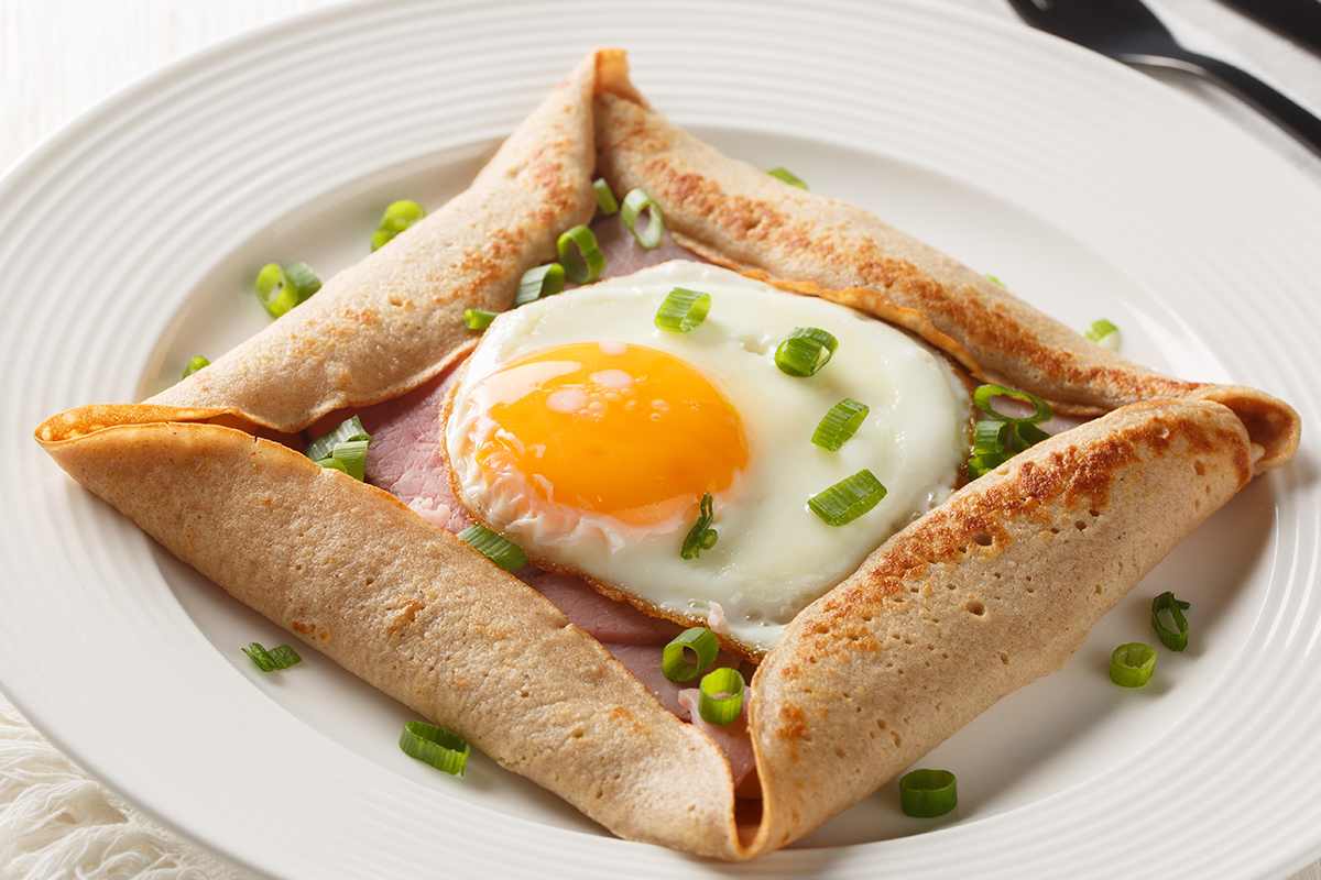 A galette with ham and cheese