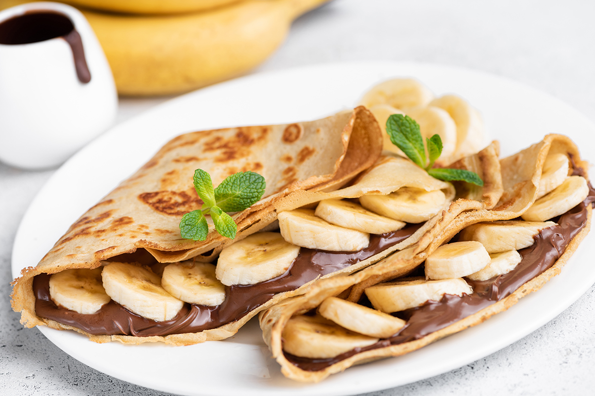 Nutella and banana filled crêpes