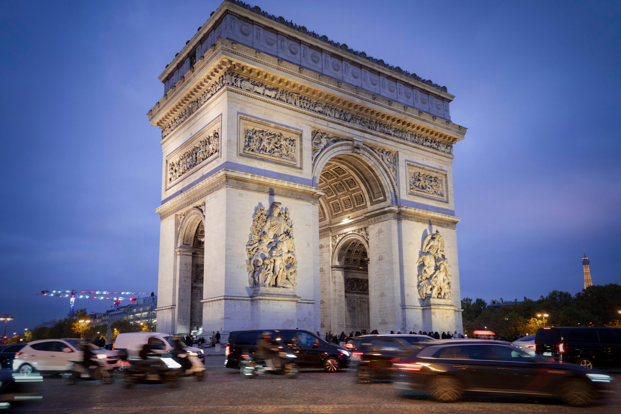 Best Europe Tours for First-Timers. Arc De Triomphe in Paris
